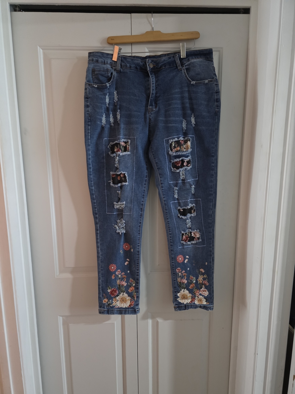 Women's Blue Floral Patterned Distressed Jeans